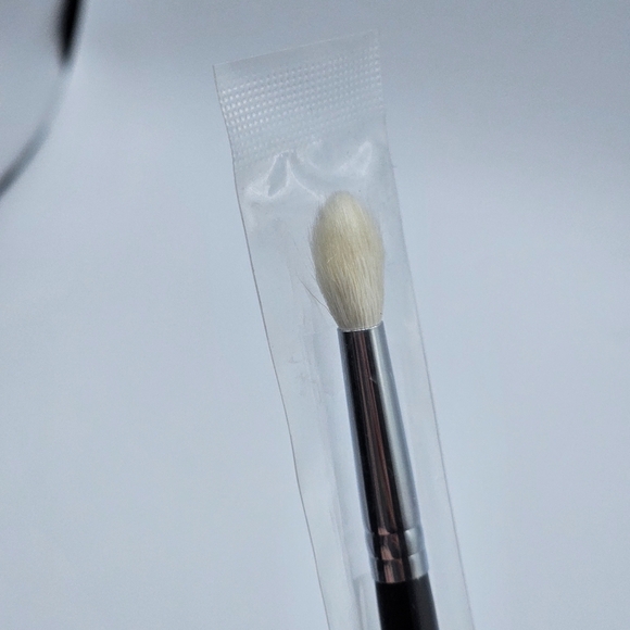 Morphe M513 Round Blender Eyeshadow Brush - Picture 5 of 5